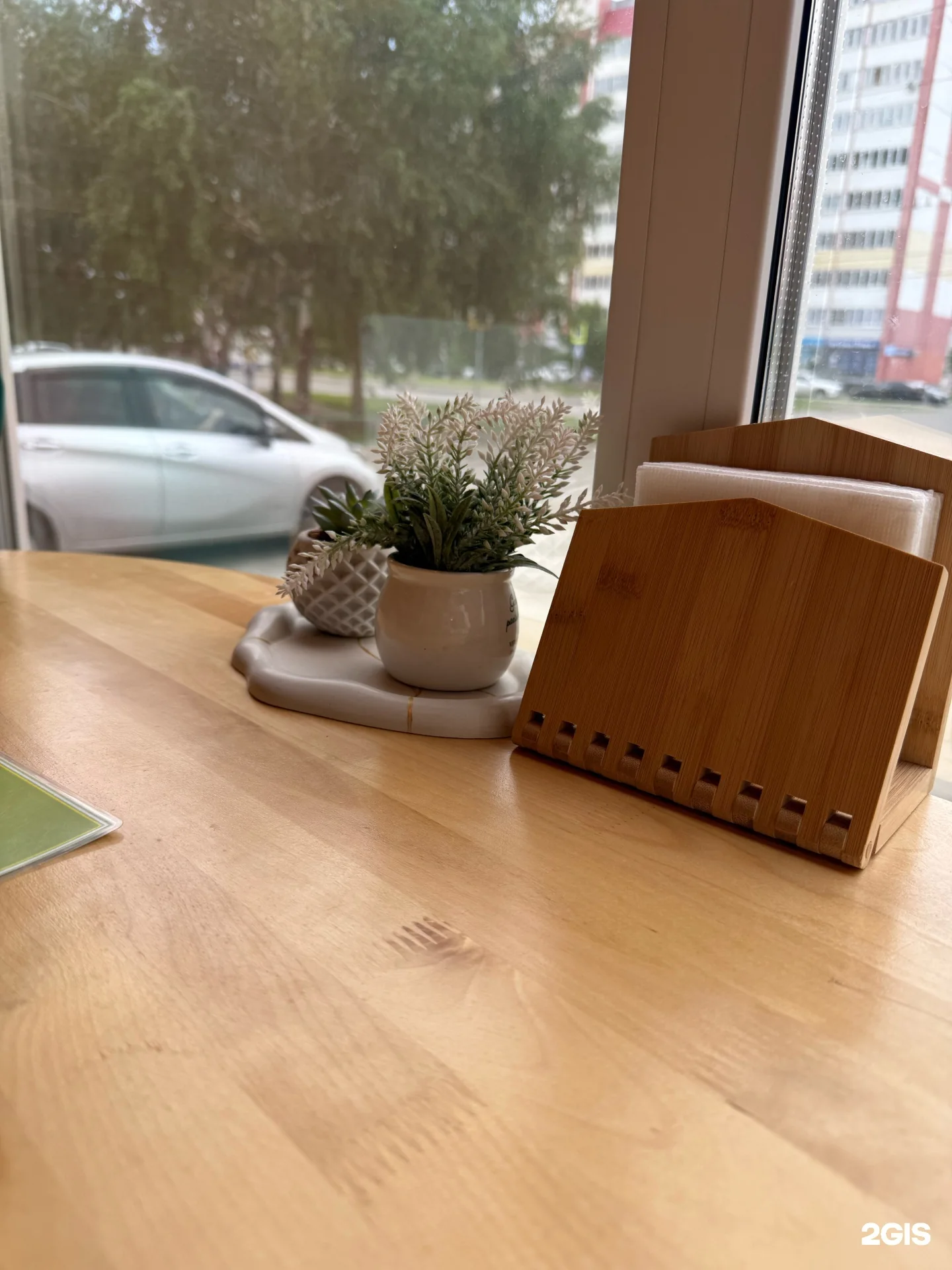 Столик Coffee&Wood у окна